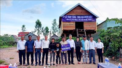 Lễ nghiệm thu và bàn giao nhà Đại đoàn kết cho hai hộ nghèo tại huyện Ia Pa tỉnh Gia Lai