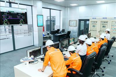 Thắp sáng niềm tin – Đảng viên ngành điện trên hành trình năng lượng xanh