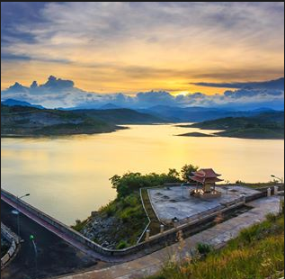 Lòng hồ thủy điện Ka Nak